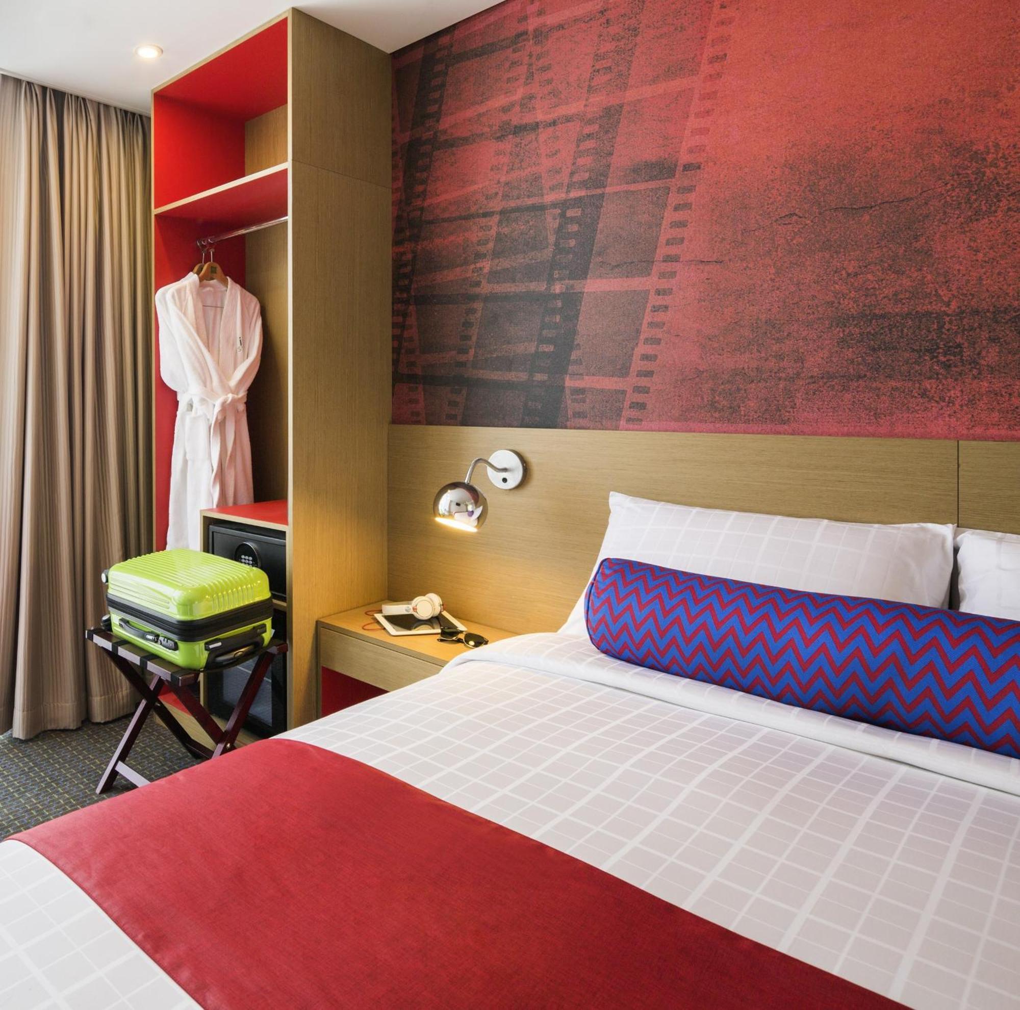 Отель Ibis Styles Ambassador Seoul Myeong-Dong Экстерьер фото
