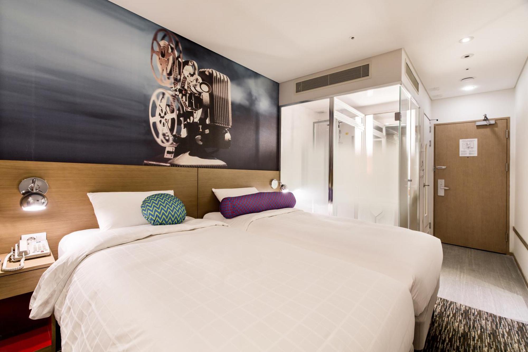 Отель Ibis Styles Ambassador Seoul Myeong-Dong Экстерьер фото