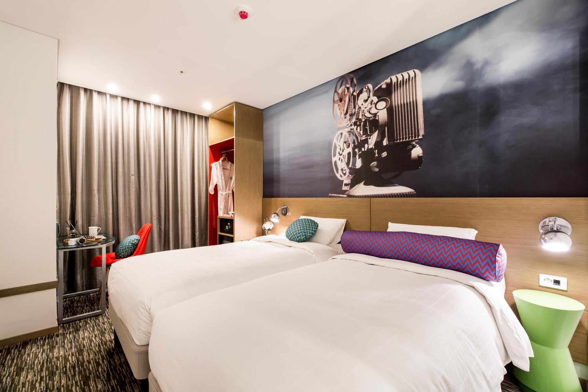 Отель Ibis Styles Ambassador Seoul Myeong-Dong Экстерьер фото